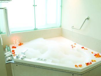 Deep Soaking Bathtub